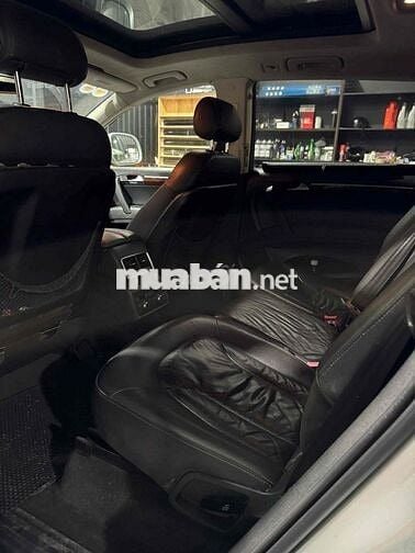 Audi Q7 SUV màu Bạc