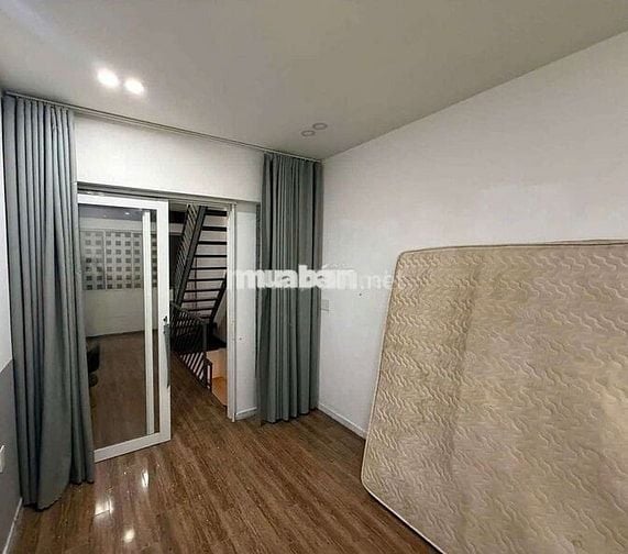 NHÀ HẺM BA GÁC.THÔNG RA ĐƯỢC NHIỀU HẺM.SÁT CHỢ.KHU VỰC AN NINH.