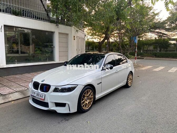 BMW 320i màu trắng 2009