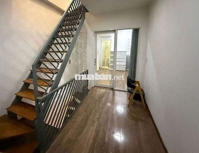 NHÀ HẺM BA GÁC.THÔNG RA ĐƯỢC NHIỀU HẺM.SÁT CHỢ.KHU VỰC AN NINH.