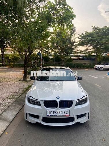 BMW 320i màu trắng 2009