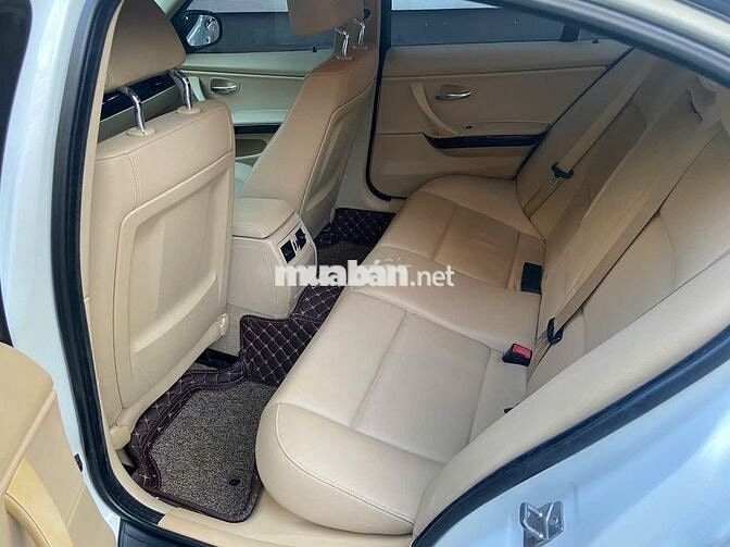 BMW 320i màu trắng 2009