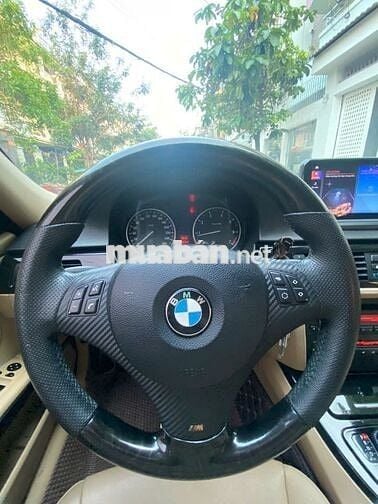 BMW 320i màu trắng 2009