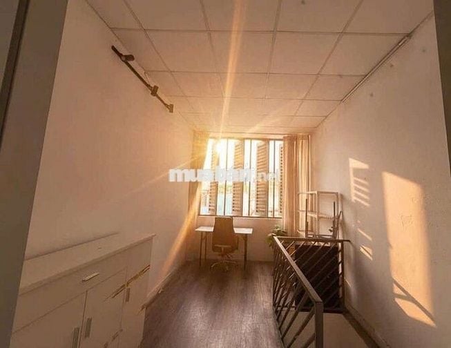 NHÀ HẺM BA GÁC.THÔNG RA ĐƯỢC NHIỀU HẺM.SÁT CHỢ.KHU VỰC AN NINH.