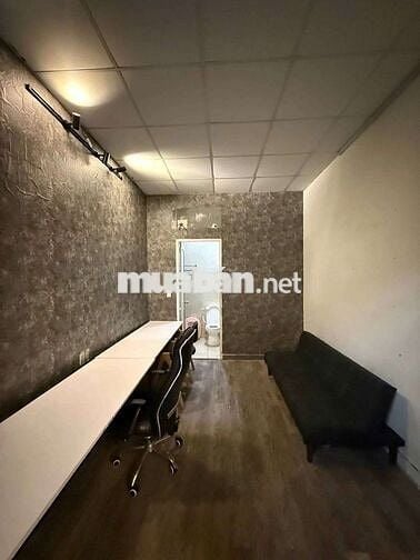 NHÀ HẺM BA GÁC.THÔNG RA ĐƯỢC NHIỀU HẺM.SÁT CHỢ.KHU VỰC AN NINH.