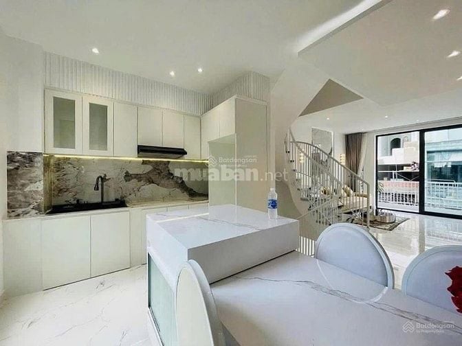 Chính chủ bán gấp nhà Nguyễn Phúc Nguyên, P10, Q3 43m2 giá chỉ 3tỷ250