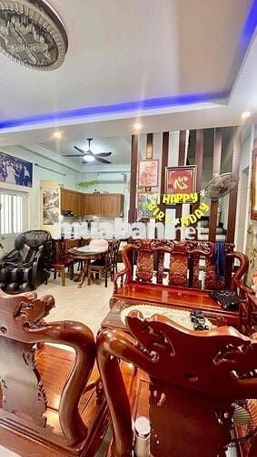 cần bán căn nhà Đường Hạ Trại cự khối long biên