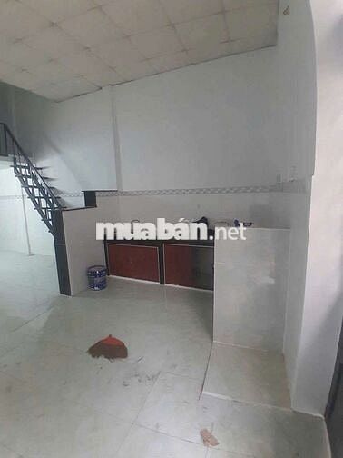 Cho thuê nhà Trệt Lửng gần chợ Dĩ An 1 . Sân xe hơi