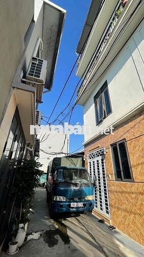 cần bán căn nhà Đường Hạ Trại cự khối long biên