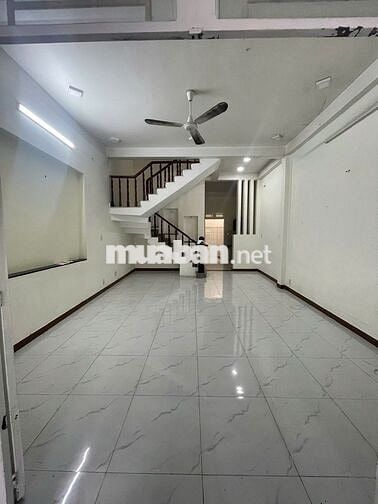 CHO THUÊ NHÀ lầu MẶT TIỀN gần Bigc Đường oto sân đâu oto