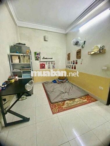 cần bán căn nhà Đường Hạ Trại cự khối long biên