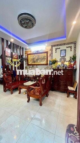 cần bán căn nhà Đường Hạ Trại cự khối long biên