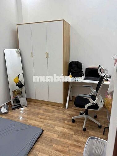 Nhà 3 Tầng 4 PN, Nội Thất đủ, Xe Hơi Tới Nhà, Vài Bước tới Chợ