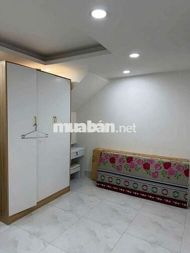 Nhà 3 Tầng 4 PN, Nội Thất đủ, Xe Hơi Tới Nhà, Vài Bước tới Chợ