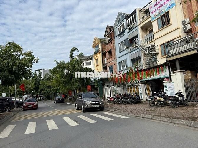 CẦN BÁN BIỆT THỰ LIỀN KỀ THẠCH BÀN LONG BIÊN HÀ NỘI.