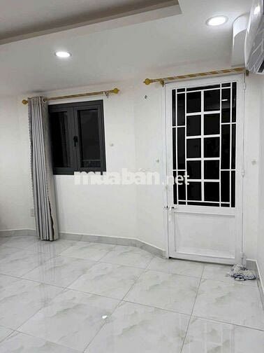 Nhà 3 Tầng 4 PN, Nội Thất đủ, Xe Hơi Tới Nhà, Vài Bước tới Chợ