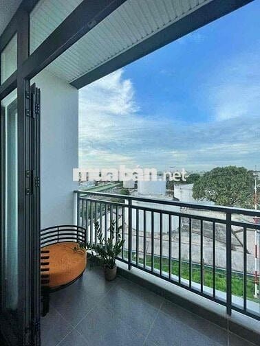 Căn hộ 40m² tone xịn sang mịn tại Nguyễn Hữu Cảnh. Full nội thất – 8tr