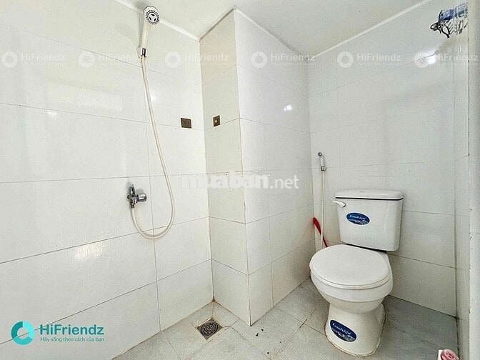 Cho thuê phòng có ban công cửa sổ trời ngay UEH VHU