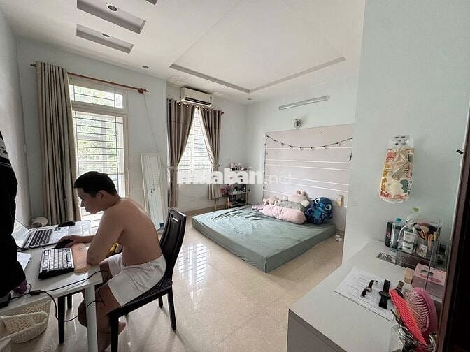 Nhà mặt tiền 81m2,3 phòng ngủ,4 đường số 5,bình hưng, bình chánh