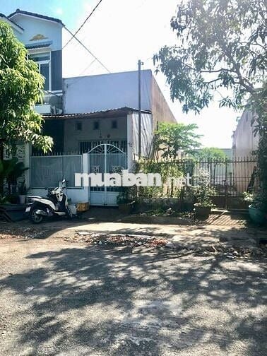 BÁN ĐẤT KDC 923 CÓ NHÀ CẤP 4. 198MV. GIÁ 2,5TY LỘ 12M. SỔ THỔ CƯ 100%.