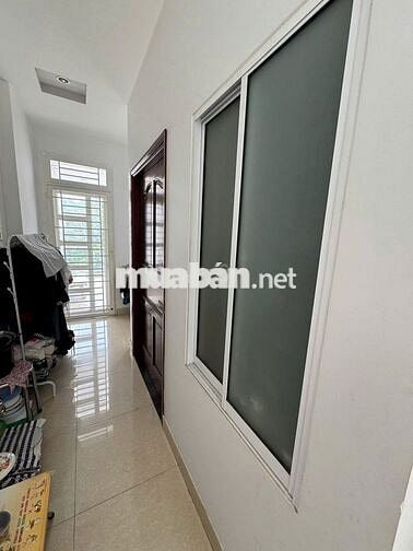 Nhà mặt tiền 81m2,3 phòng ngủ,4 đường số 5,bình hưng, bình chánh