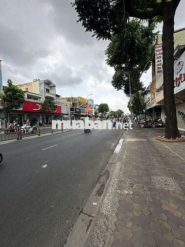 Cho thuê nhà mặt tiền đường 3 tháng 2 dt 9x16m 2L vị trí kd sầm uất