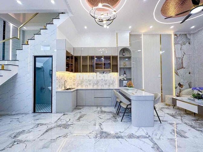 Bán nhà lầu mới hoàn thiện hẻm 11 Nguyễn Văn Linh tặng nội thất