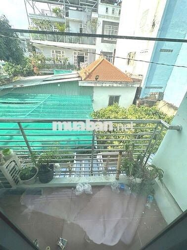 NHÀ GIÁP QUẬN 11 – NHỈNH 2 TỶ  – NHÀ CÒN MỚI – 2 TẦNG – HẺM SẠCH SẼ