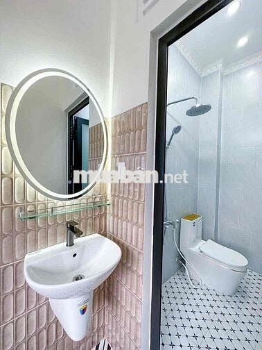 Bán nhà lầu mới hoàn thiện hẻm 11 Nguyễn Văn Linh tặng nội thất