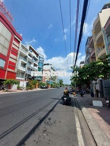 Chính chủ cho thuê nguyên căn góc 2 MT quận Bình Thạnh ngang 13m