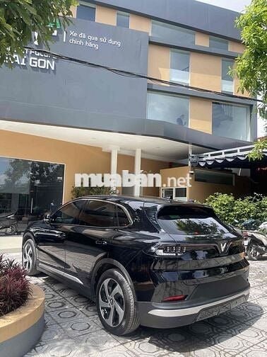 VF8 Eco Pin Catl áp chính sách tháng 11