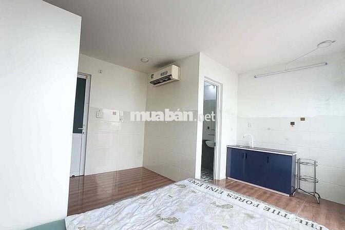 Studio Cửa Sổ Trời Ngay Vòng Xoay Phạm Văn Đồng