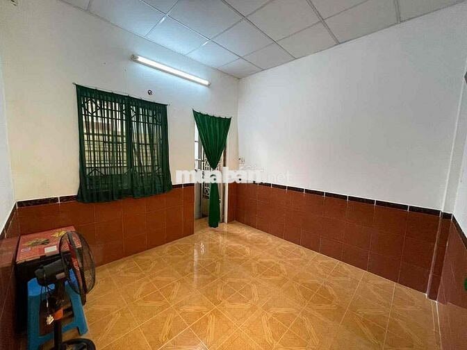 cho thuê phòng trọ ngay trung tâm quận 1, giá sinh viên bao điện nước.