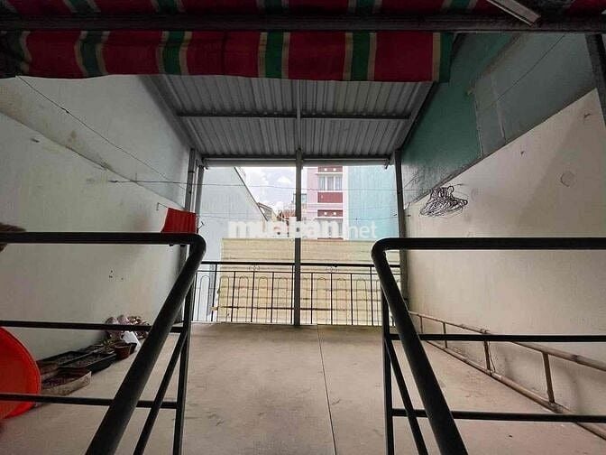 cho thuê phòng trọ ngay trung tâm quận 1, giá sinh viên bao điện nước.