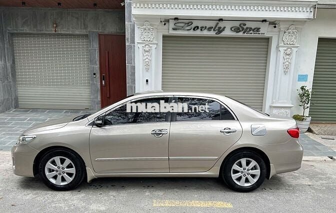 Toyota Altis 1.8G Số sàn Vàng cát