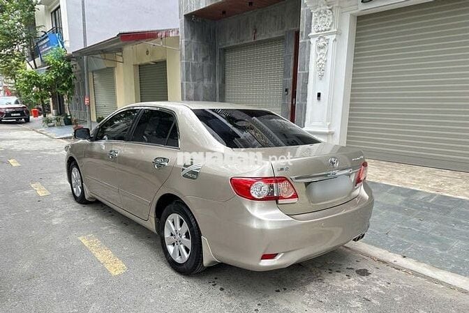 Toyota Altis 1.8G Số sàn Vàng cát