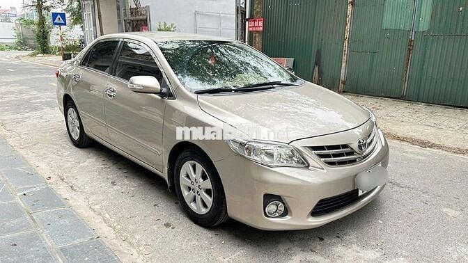 Toyota Altis 1.8G Số sàn Vàng cát
