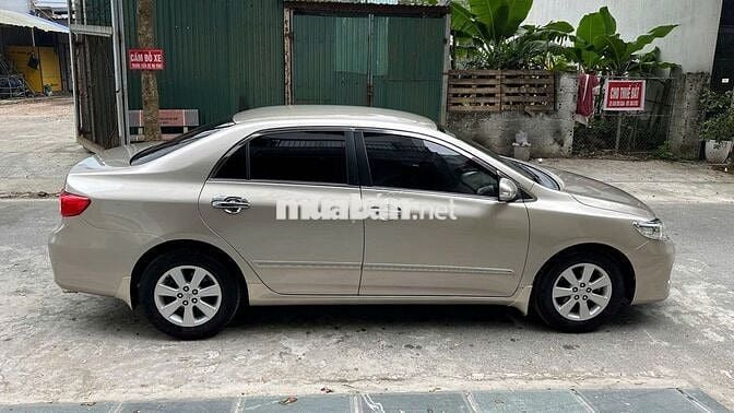 Toyota Altis 1.8G Số sàn Vàng cát