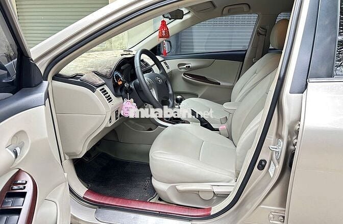 Toyota Altis 1.8G Số sàn Vàng cát