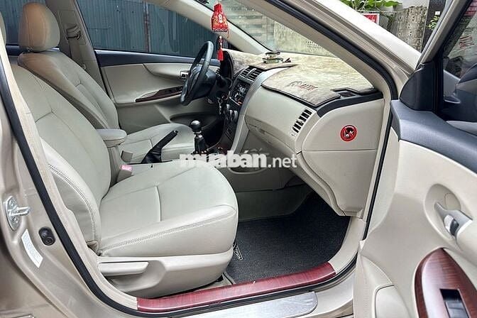 Toyota Altis 1.8G Số sàn Vàng cát