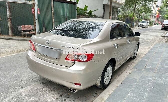 Toyota Altis 1.8G Số sàn Vàng cát