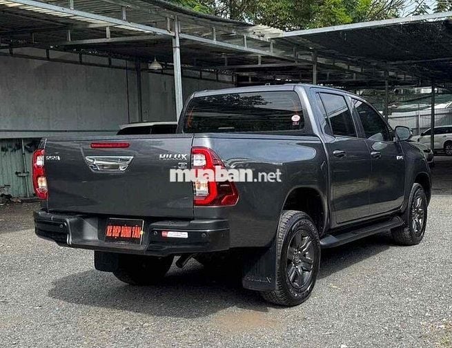 BÁN XE HILUX .XS2025AT .12NKM XE NHƯ MỚI