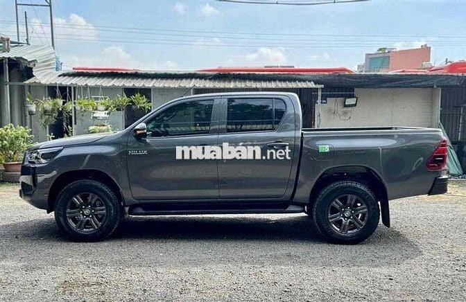 BÁN XE HILUX .XS2025AT .12NKM XE NHƯ MỚI