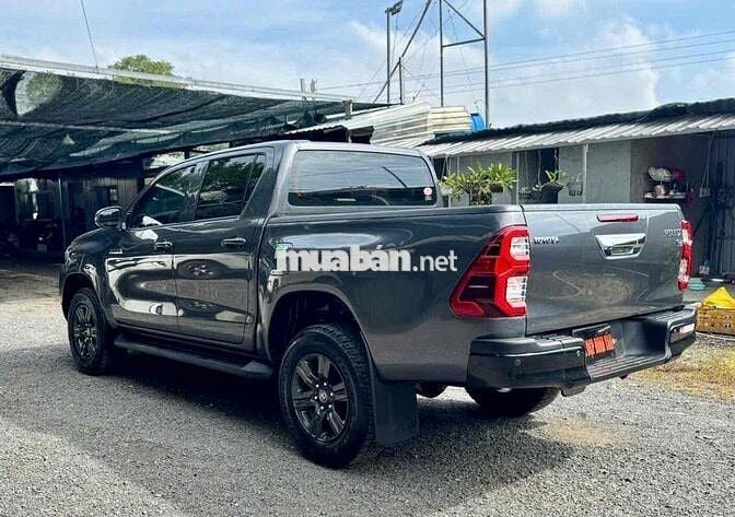 BÁN XE HILUX .XS2025AT .12NKM XE NHƯ MỚI