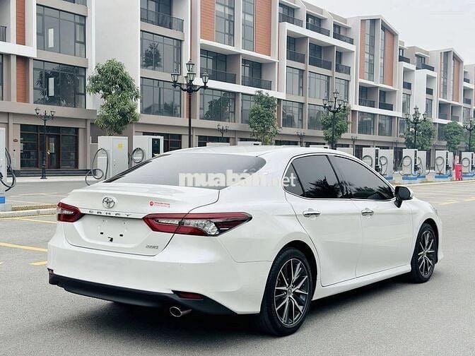 Toyota Camry 2.0Q 2023 Trắng 51,000 km cực đẹp.