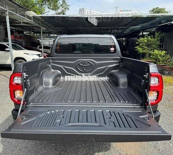 BÁN XE HILUX .XS2025AT .12NKM XE NHƯ MỚI