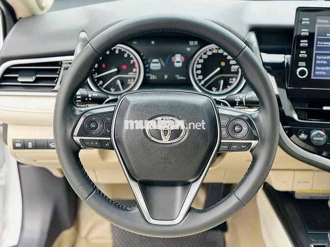 Toyota Camry 2.0Q 2023 Trắng 51,000 km cực đẹp.