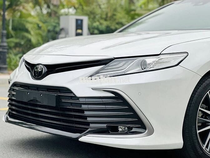 Toyota Camry 2.0Q 2023 Trắng 51,000 km cực đẹp.