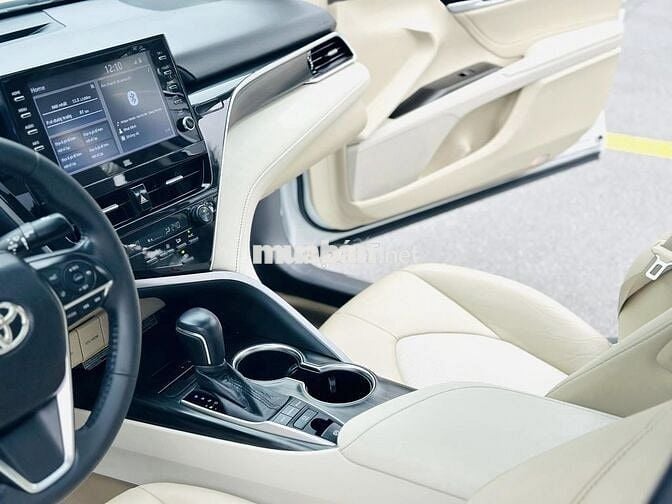 Toyota Camry 2.0Q 2023 Trắng 51,000 km cực đẹp.