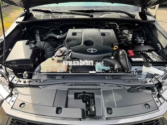 BÁN XE HILUX .XS2025AT .12NKM XE NHƯ MỚI